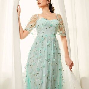 Chic Floral appliqué Dress in mint